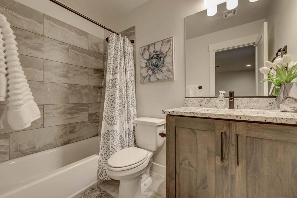 St George, Private Hot Tub/patio, New Community *