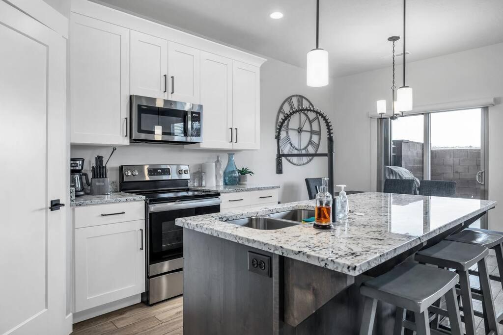 Holiday home St George, Private Hot Tub/patio, New Community Washington