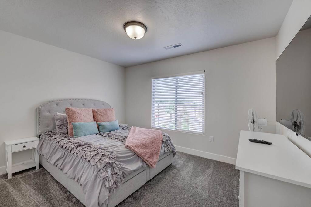 St George, Private Hot Tub/patio, New Community * Washington