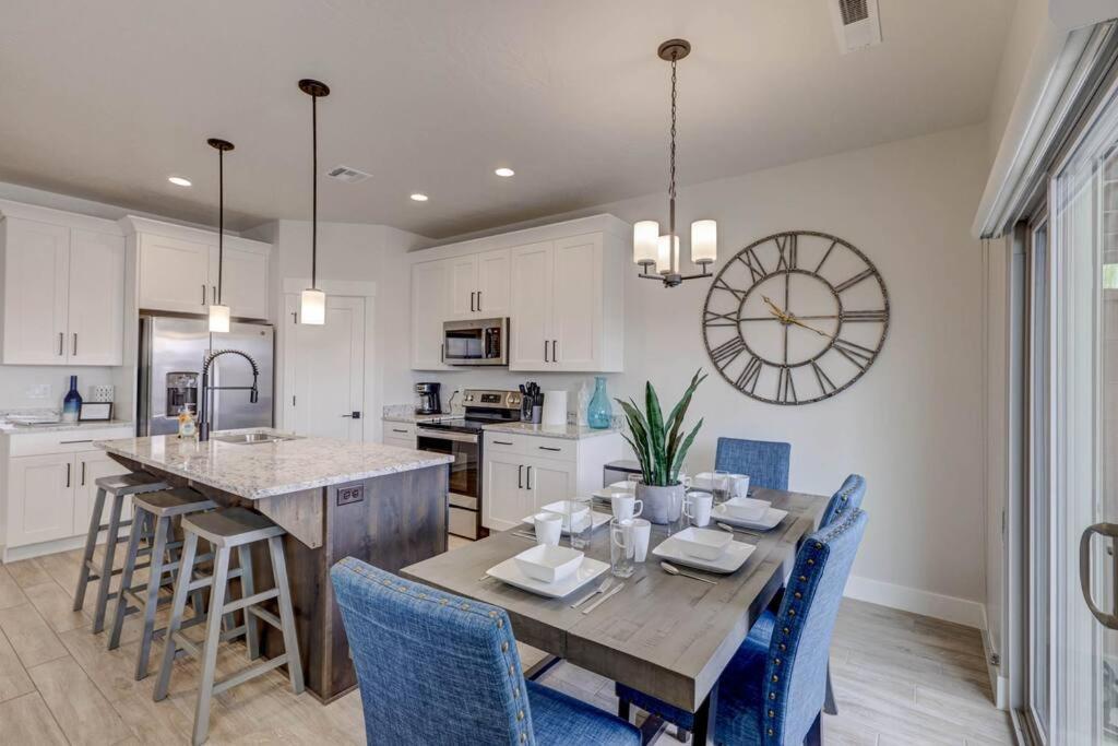 Holiday home St George, Private Hot Tub/patio, New Community