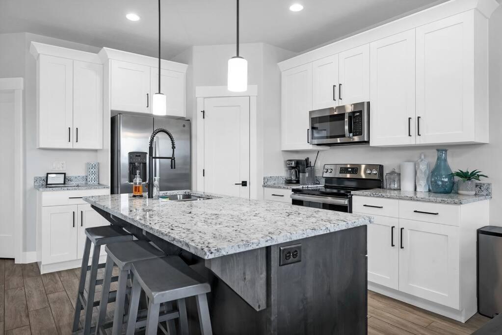 St George, Private Hot Tub/patio, New Community