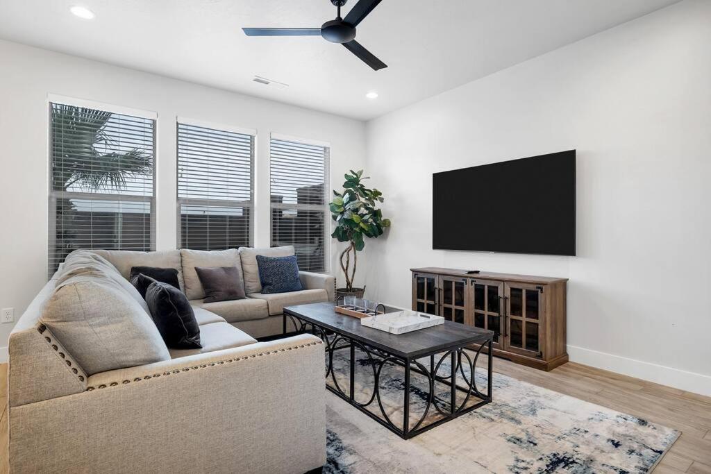 St George, Private Hot Tub/patio, New Community * Washington