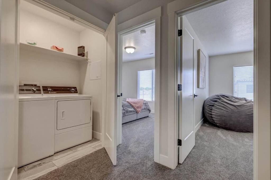 St George, Private Hot Tub/patio, New Community