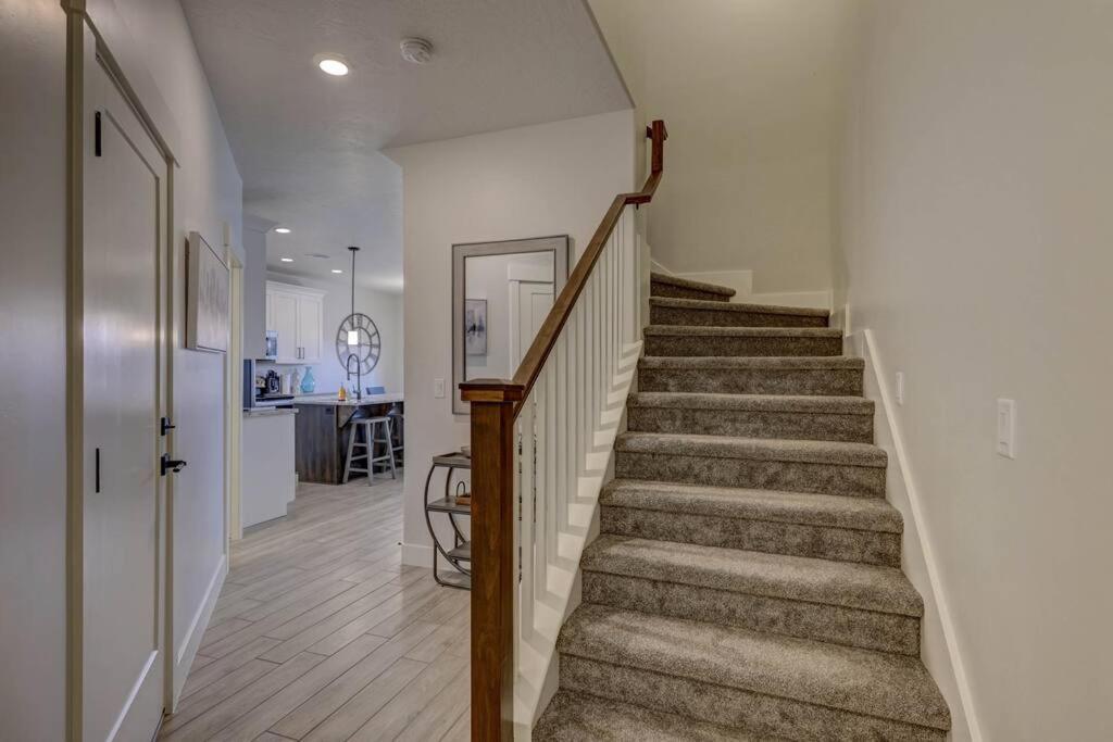 Holiday home St George, Private Hot Tub/patio, New Community Washington